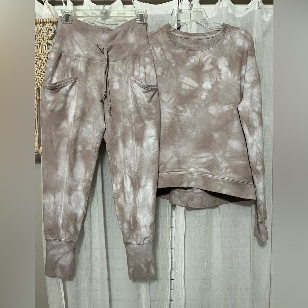 All in Motion Women's Taupe/Cream Watercolor Harem Style Jogger Set, Like New